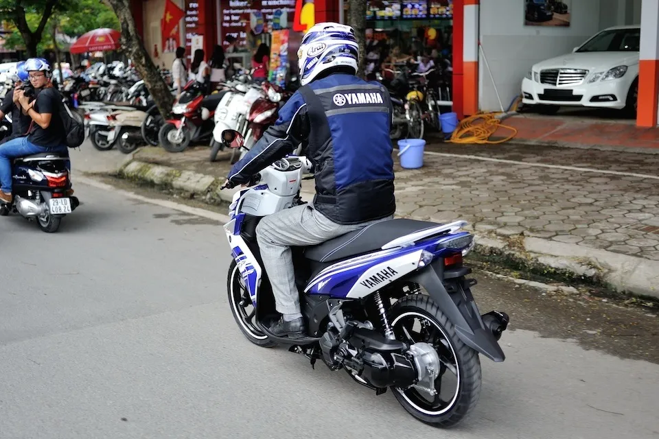 Xe Mới Mua Chưa Có Biển Số Đi Trên Đường